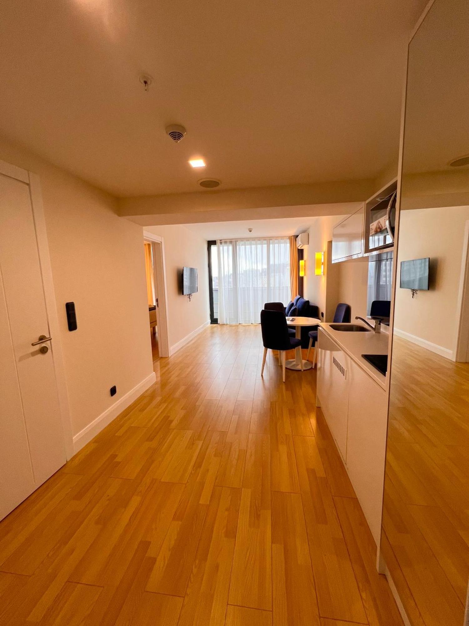 Orbi City Aparthotel Sea View バトゥーミ エクステリア 写真