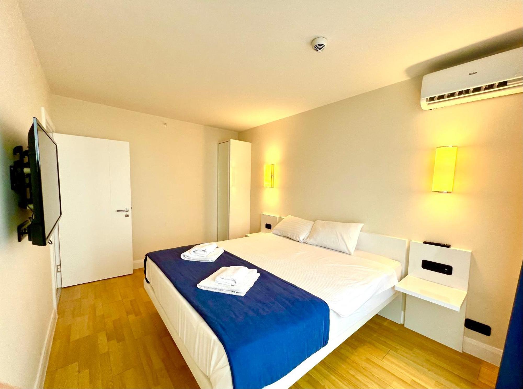 Orbi City Aparthotel Sea View バトゥーミ エクステリア 写真