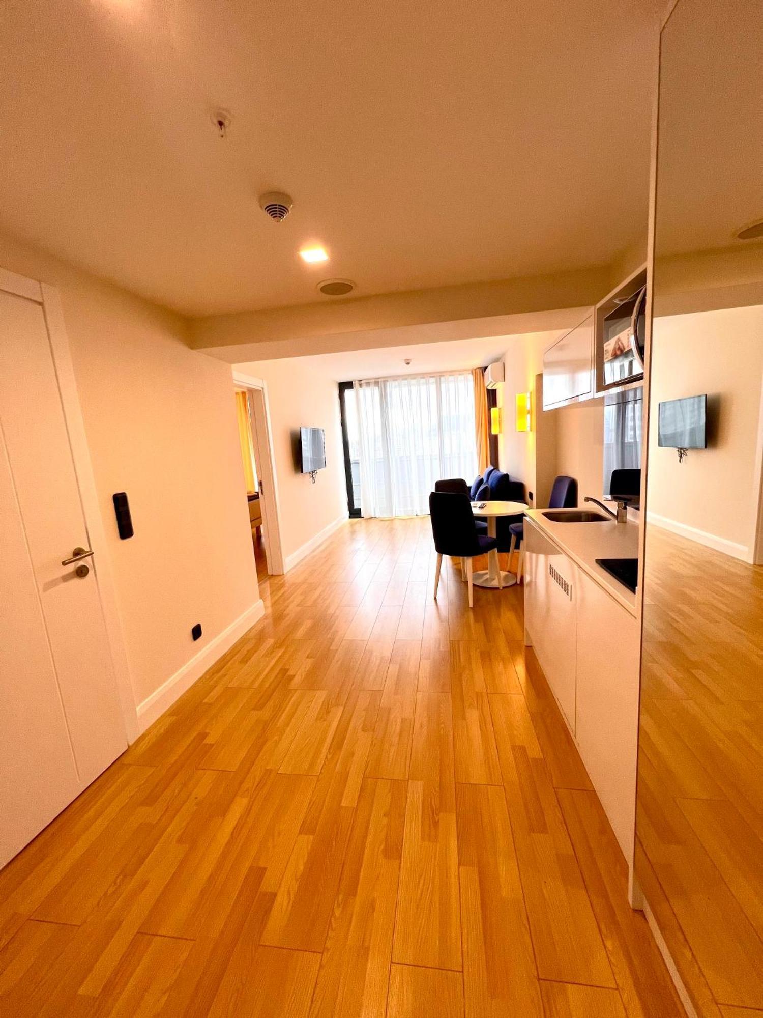 Orbi City Aparthotel Sea View バトゥーミ エクステリア 写真