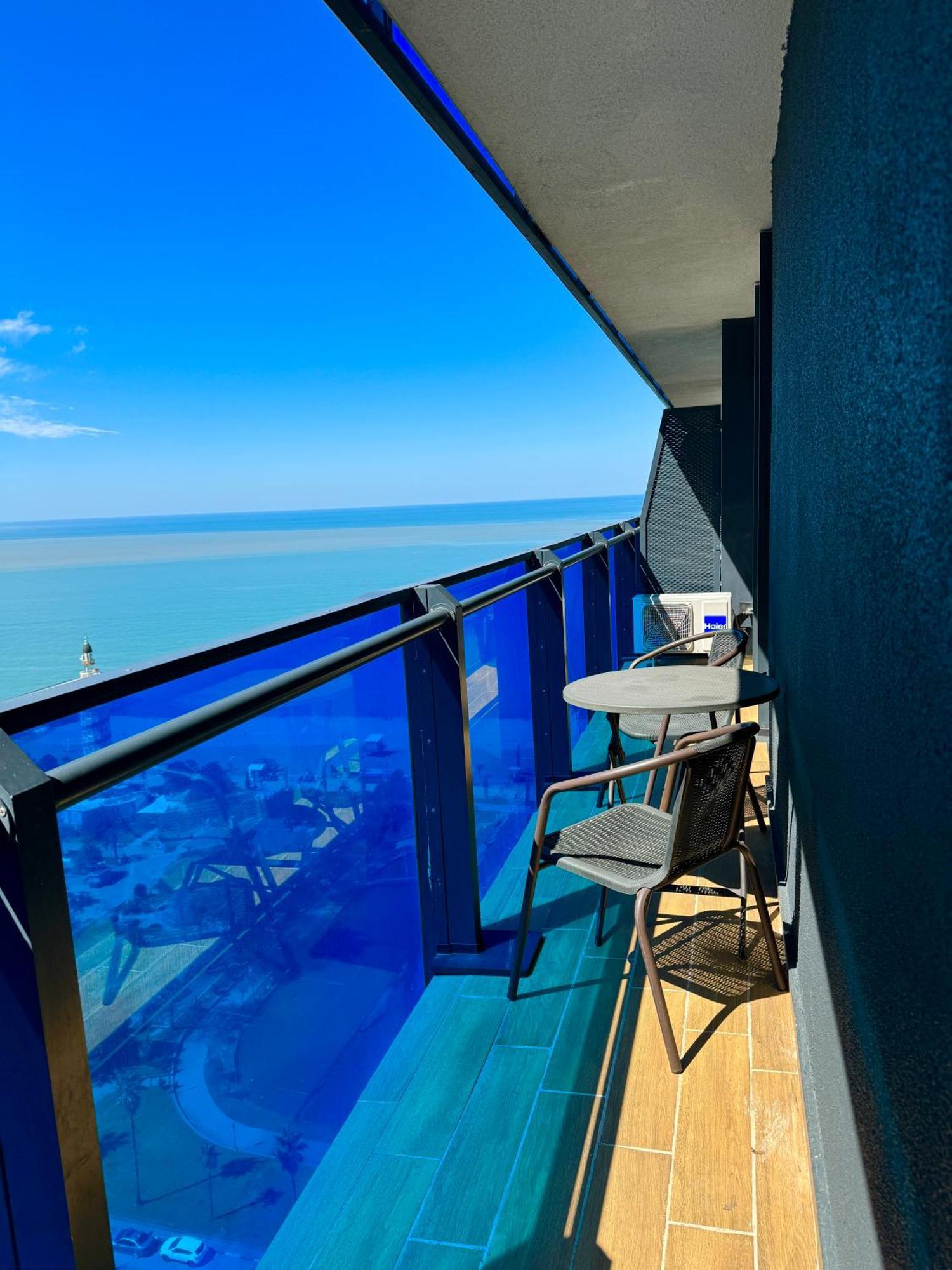 Orbi City Aparthotel Sea View バトゥーミ エクステリア 写真