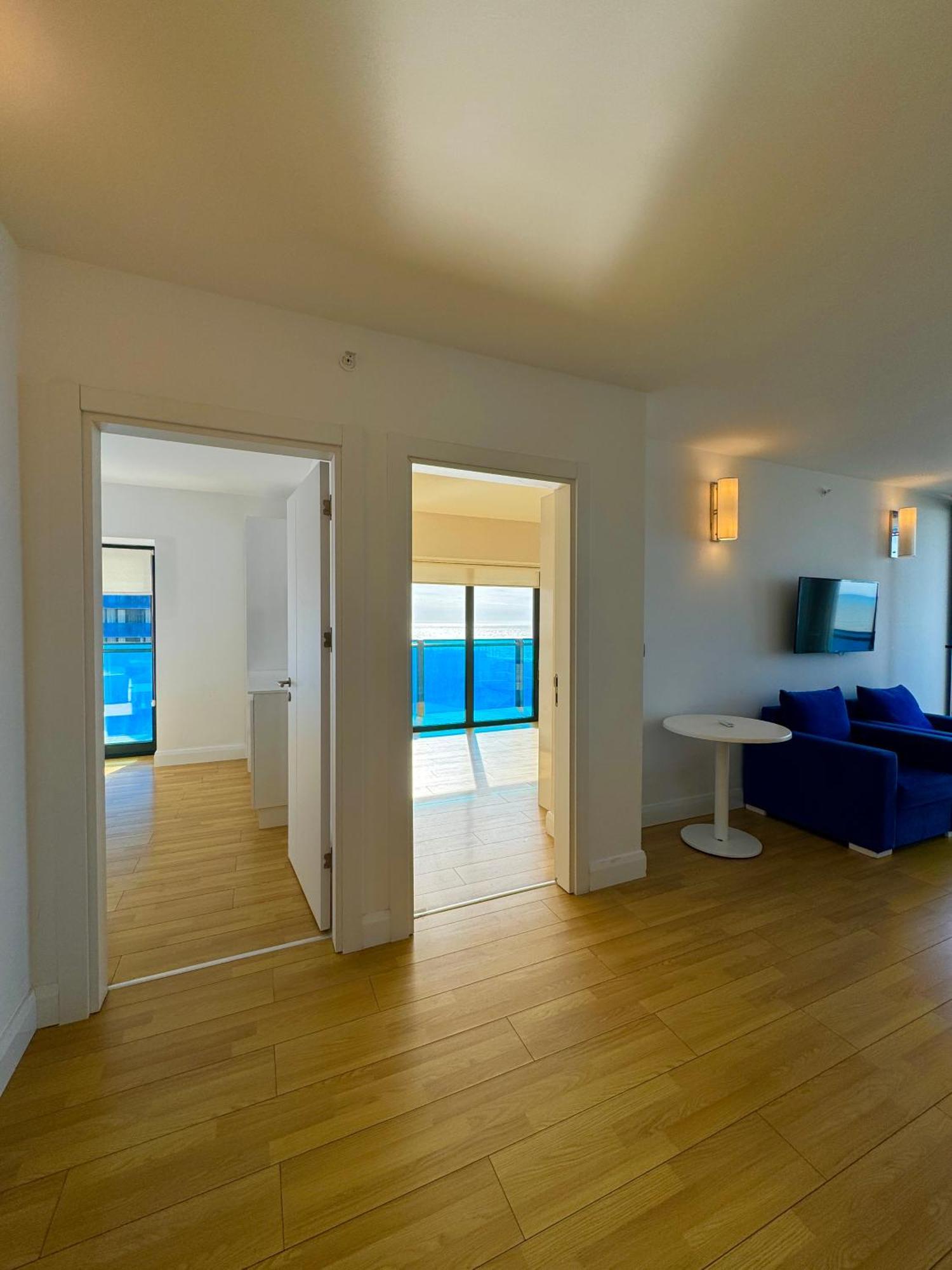 Orbi City Aparthotel Sea View バトゥーミ エクステリア 写真