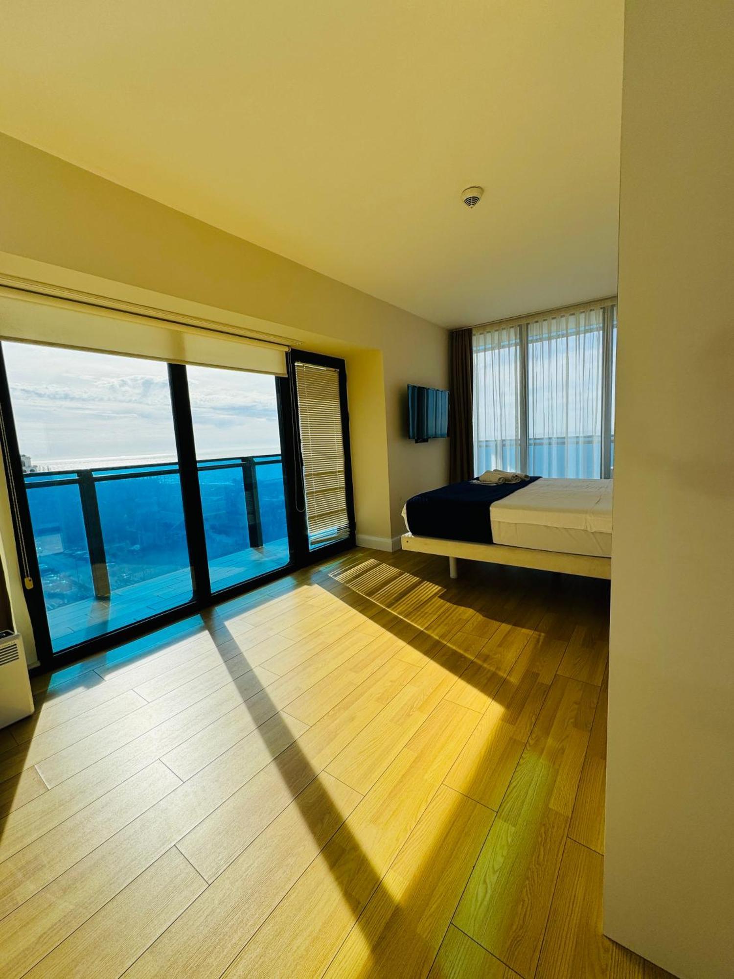 Orbi City Aparthotel Sea View バトゥーミ エクステリア 写真